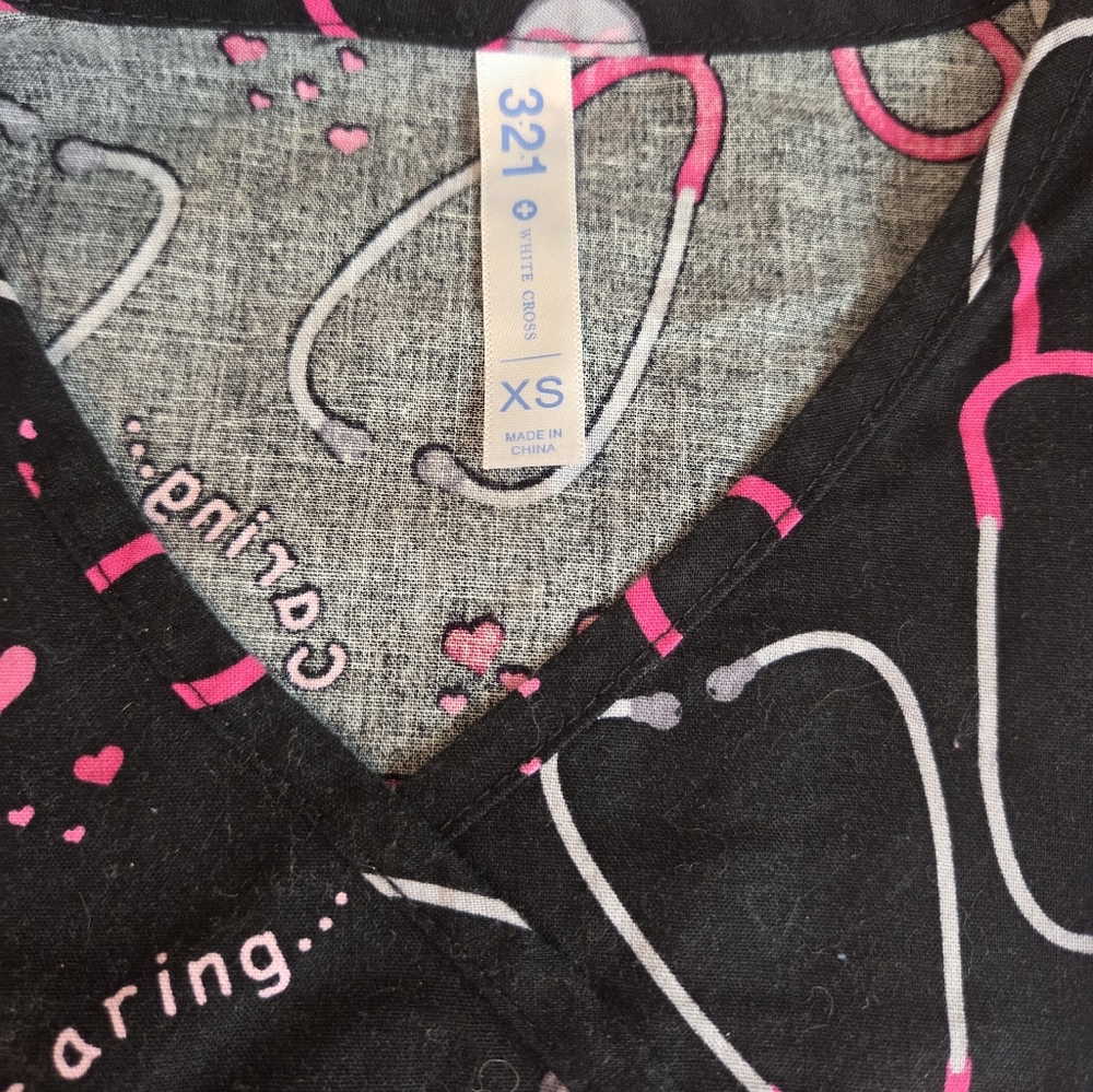 Black and Pink Heart Print Scrub Top and Pants Set Top XS Med Couture Pants S - Picture 2 of 5